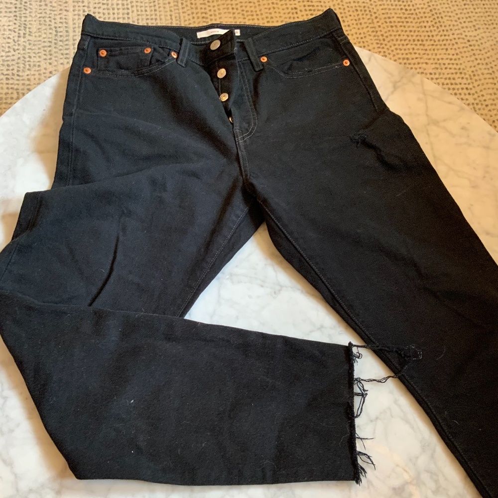 Levi wedgie black jeans with frayed hem